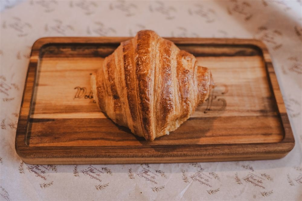 Croissant amanteigado da casa