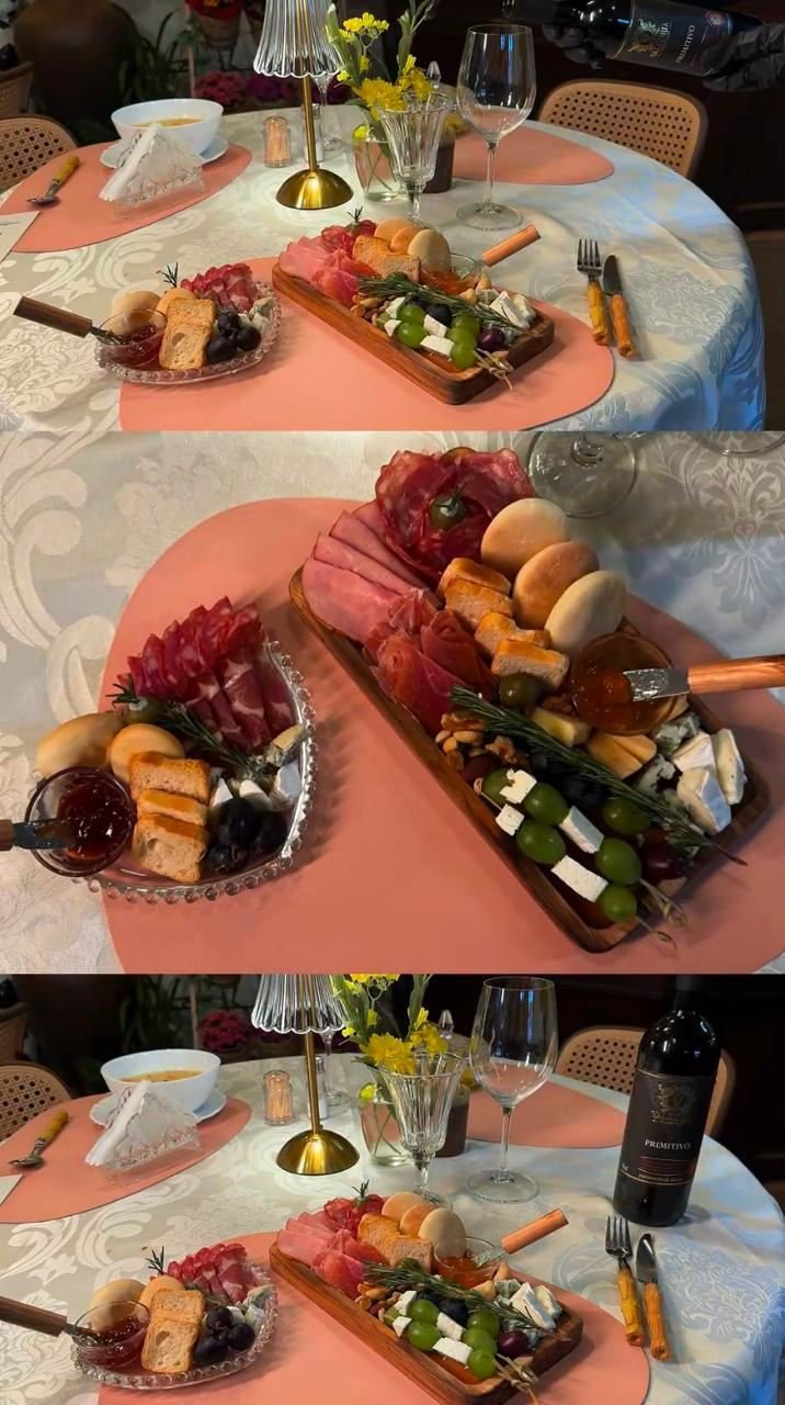 Tábuas de charcutaria e queijos na mesa